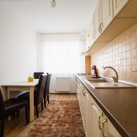 Bright & Elegant Central Apartment Oradea Bagian luar foto