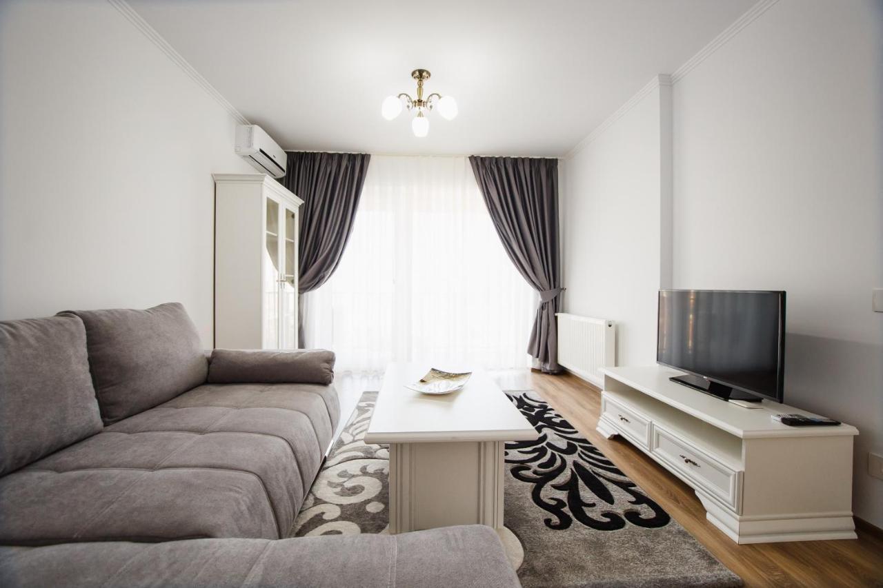 Bright & Elegant Central Apartment Oradea Bagian luar foto