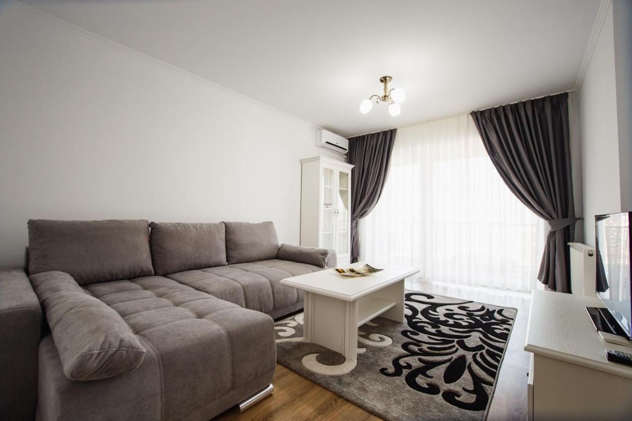 Bright & Elegant Central Apartment Oradea Bagian luar foto