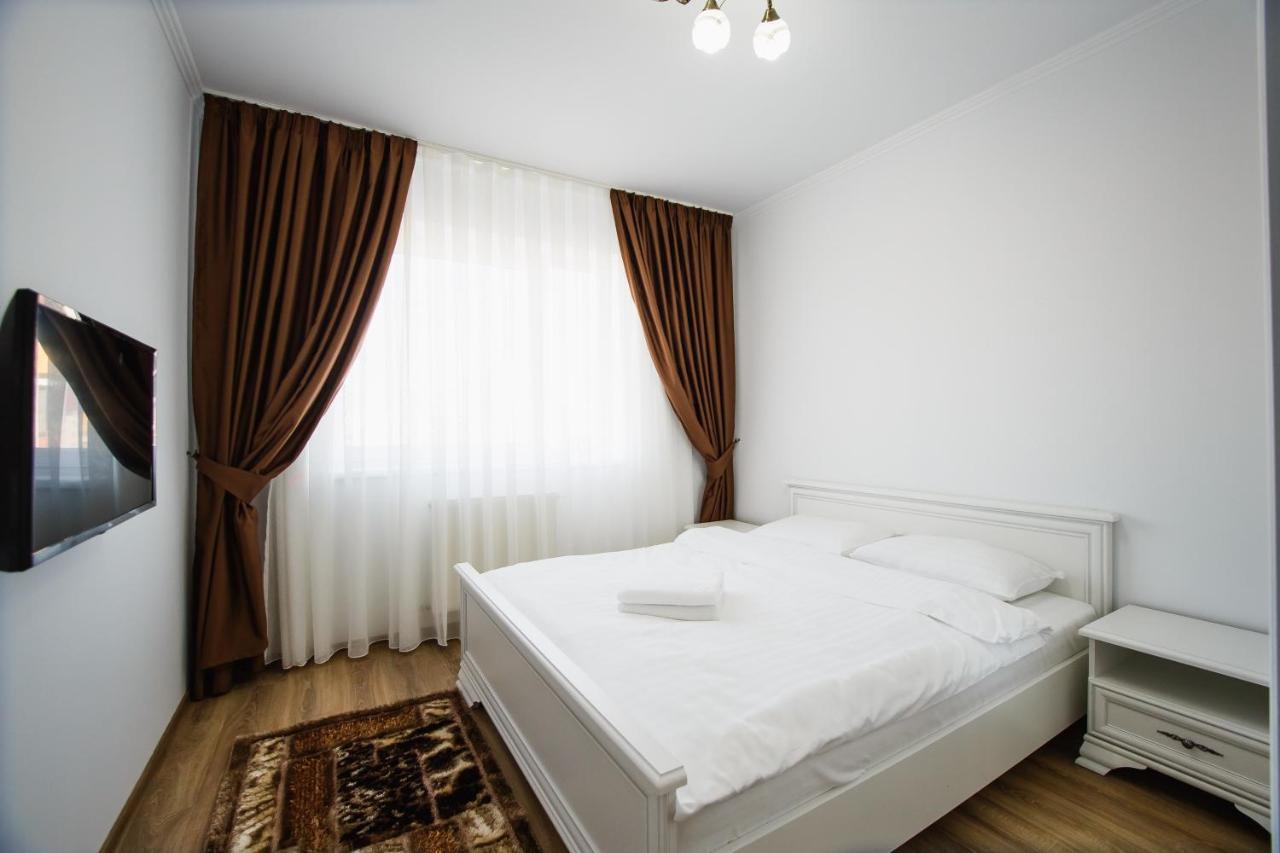 Bright & Elegant Central Apartment Oradea Bagian luar foto