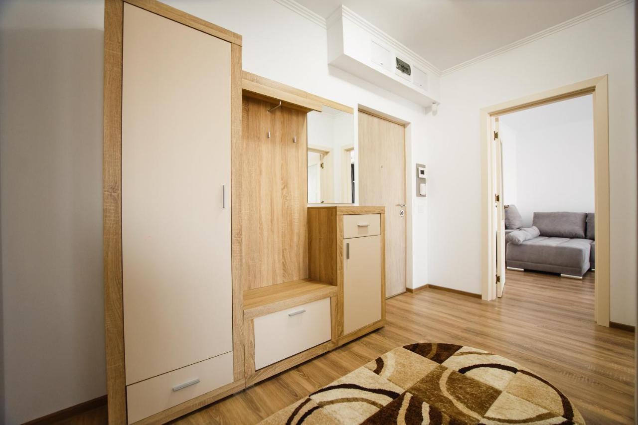 Bright & Elegant Central Apartment Oradea Bagian luar foto