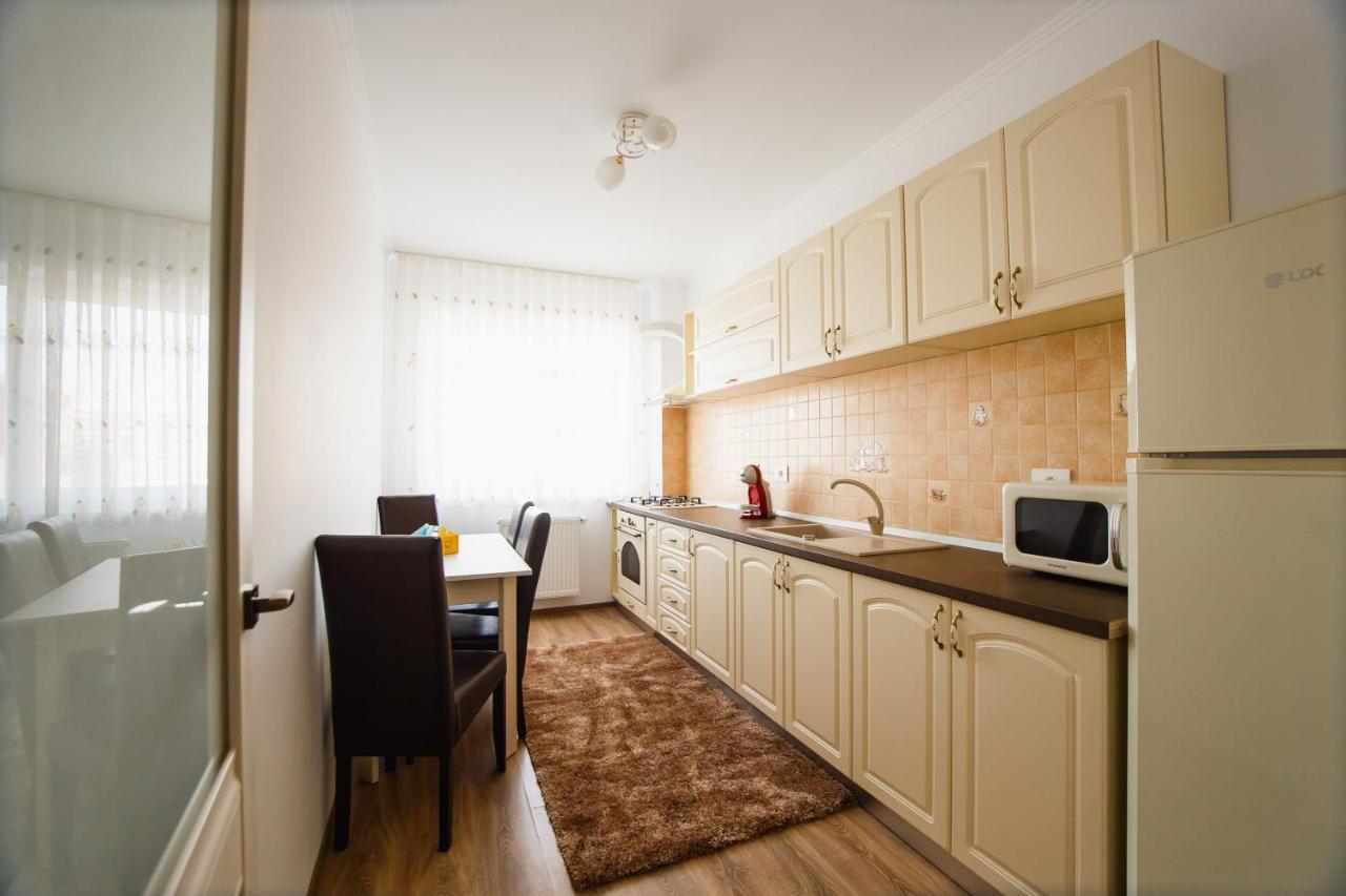 Bright & Elegant Central Apartment Oradea Bagian luar foto