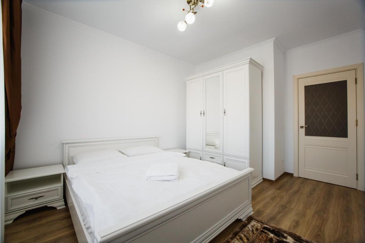 Bright & Elegant Central Apartment Oradea Bagian luar foto