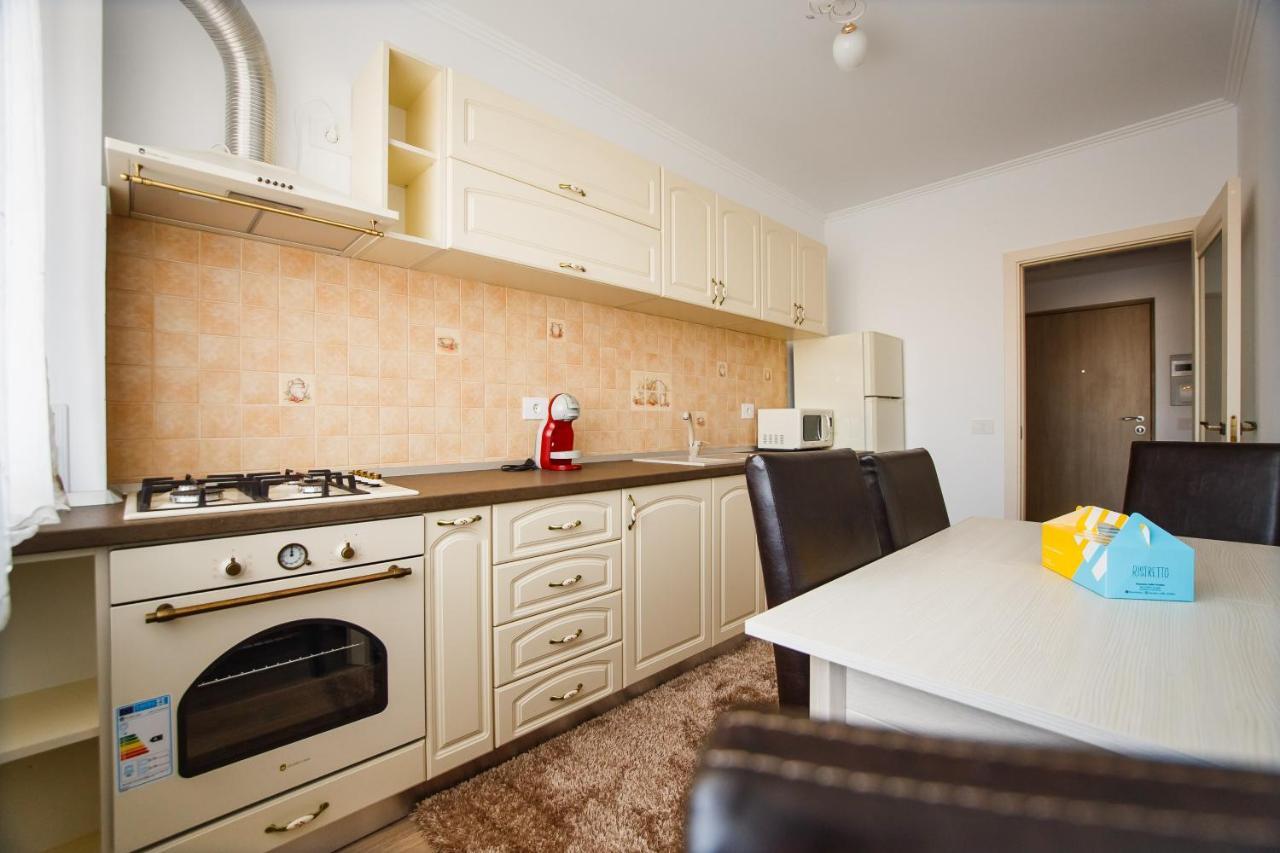 Bright & Elegant Central Apartment Oradea Bagian luar foto