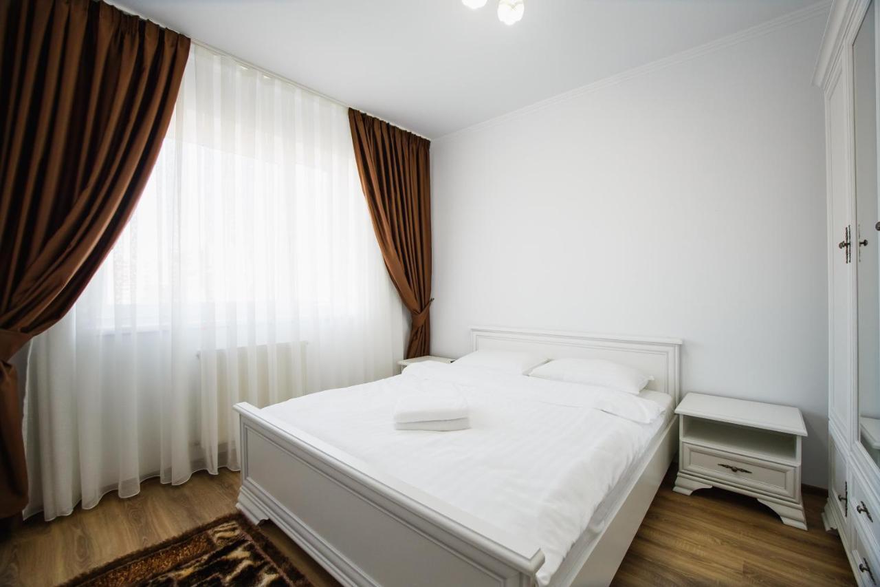 Bright & Elegant Central Apartment Oradea Bagian luar foto