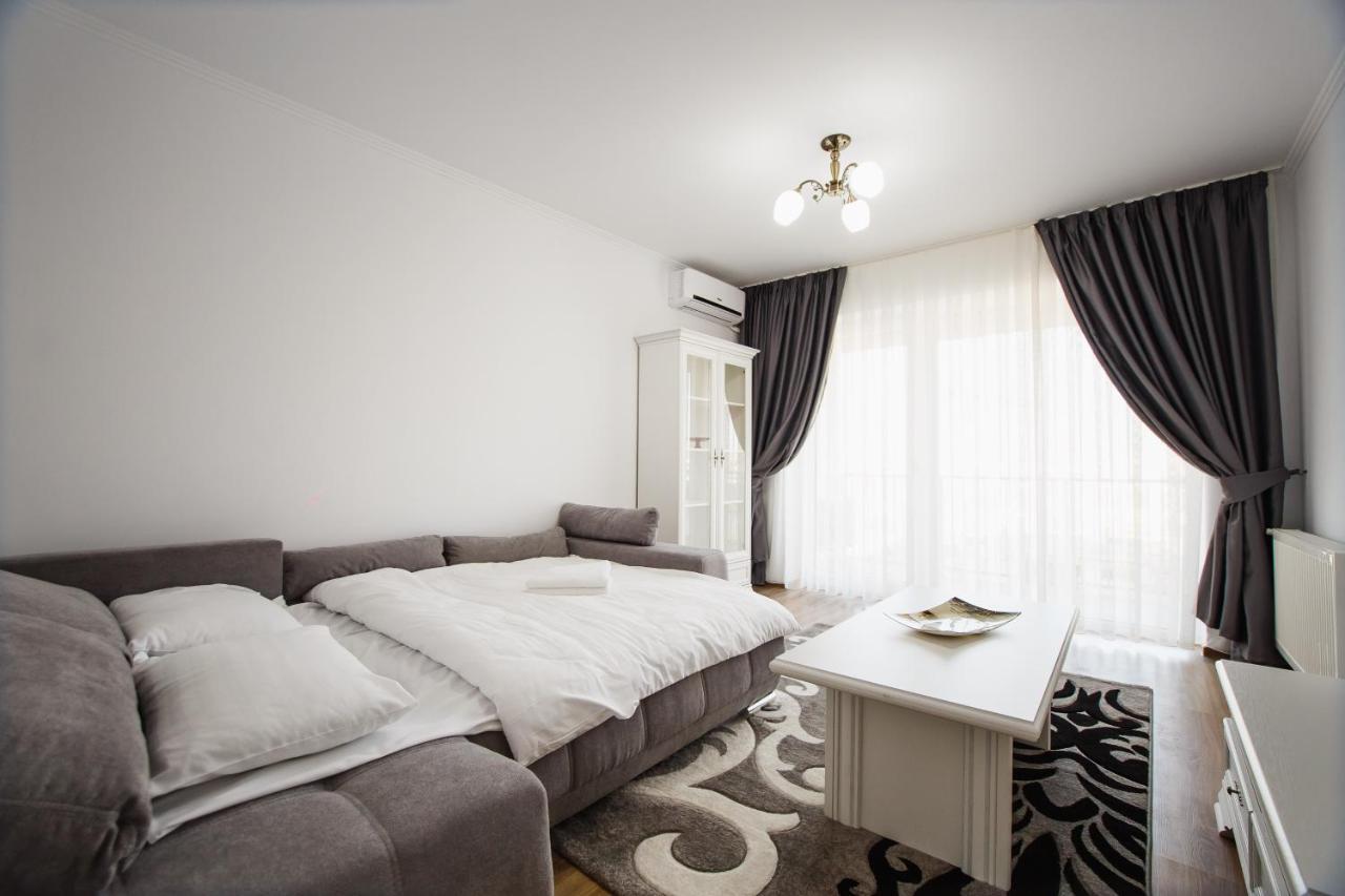 Bright & Elegant Central Apartment Oradea Bagian luar foto