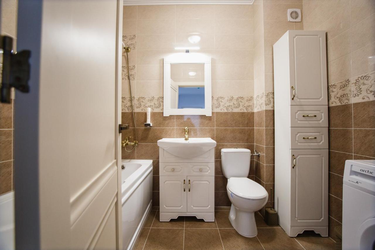 Bright & Elegant Central Apartment Oradea Bagian luar foto