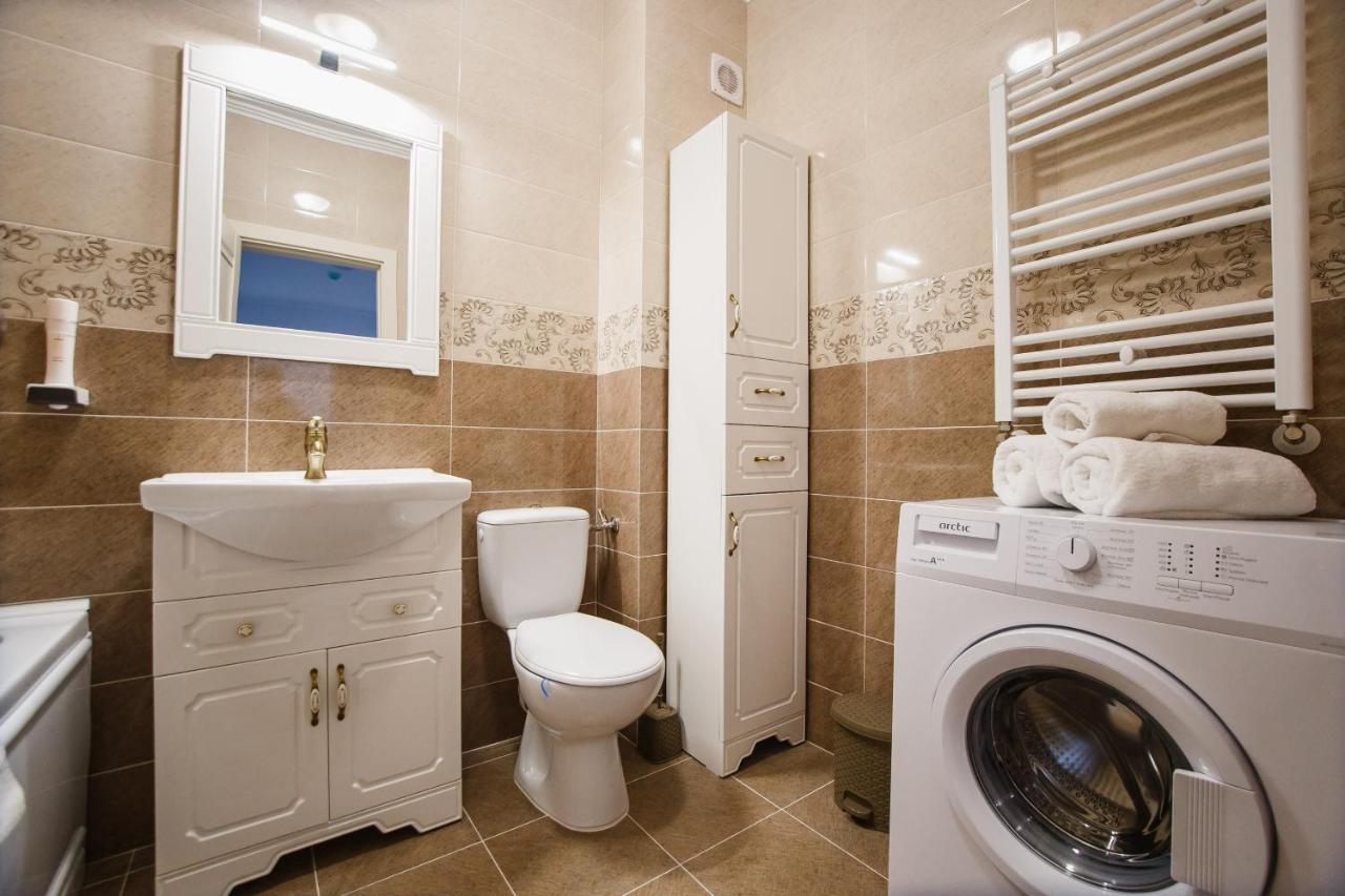 Bright & Elegant Central Apartment Oradea Bagian luar foto