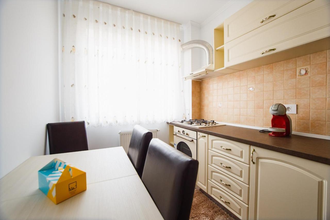 Bright & Elegant Central Apartment Oradea Bagian luar foto